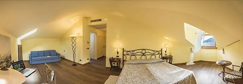 ***  La Darsena Boutique Hotel & Restaurant Tremezzo Itália