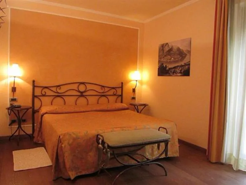 ***  La Darsena Boutique Hotel & Restaurant Tremezzo Itália
