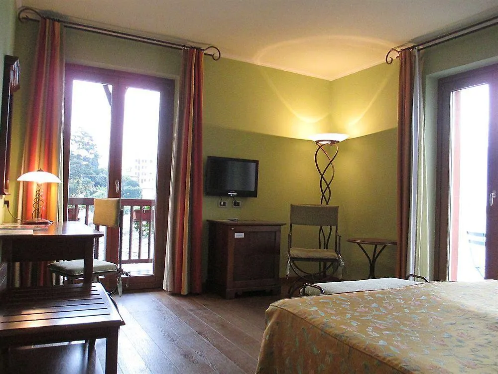 ***  La Darsena Boutique Hotel & Restaurant Tremezzo Itália