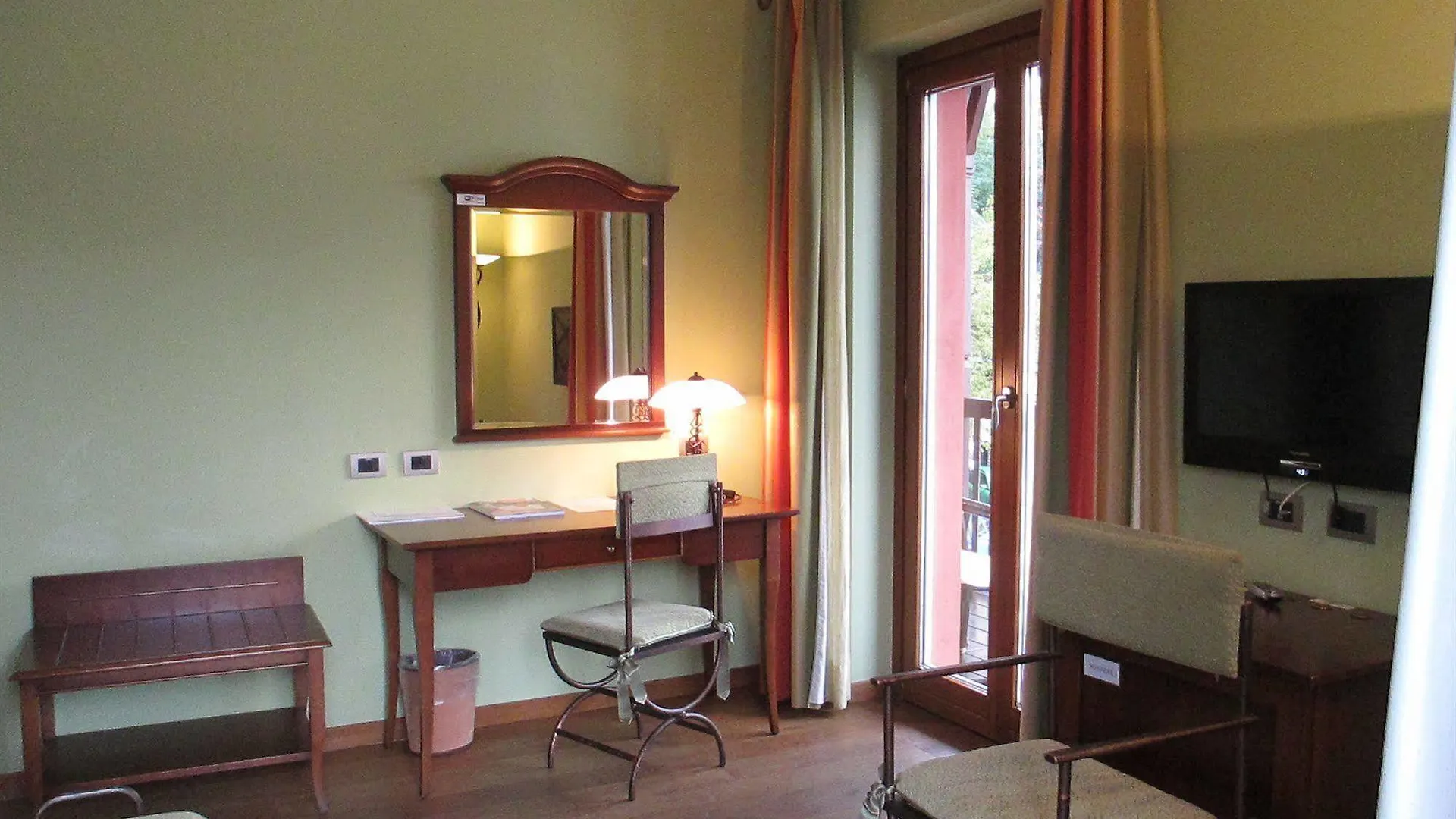La Darsena Boutique Hotel & Restaurant Tremezzo 3*,
